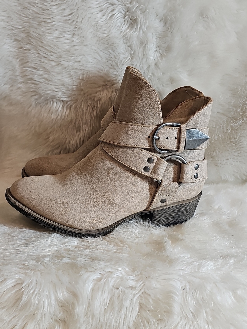 Very G Tan Western Ankle Booties Buckle Strap Pointed Toe Size 6 NWOT